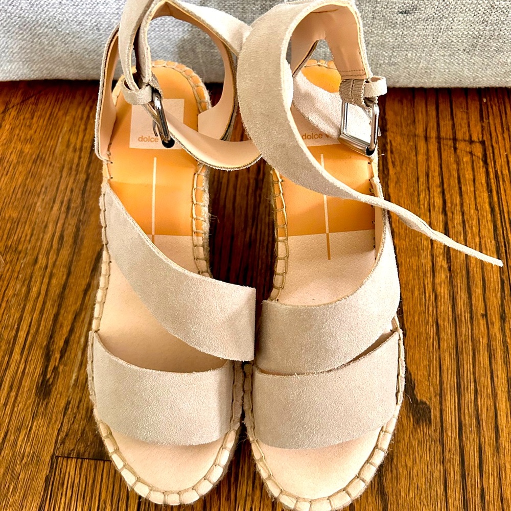 Dolce Vita platform sandals. Size 8. In like new condition, only worn once